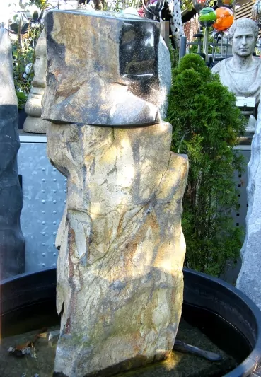 Brunnen mit drehendem Stein Kunstobjekt