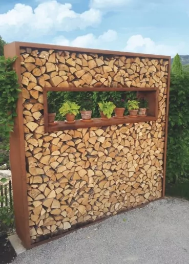 Holzelege Cortenstahl als Sichtschutz und Dekoelement im Garten 2x2 m