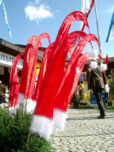 Weihnachtsfahne / Nikolausfahne | 1.40 m | Plüsch / Fransen | mit Bambusstab | verschiedene Farben