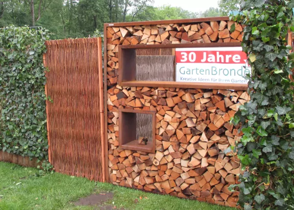 cortenstahl Holzlege 2 mit Fenster (nicht Teil des Angebots)