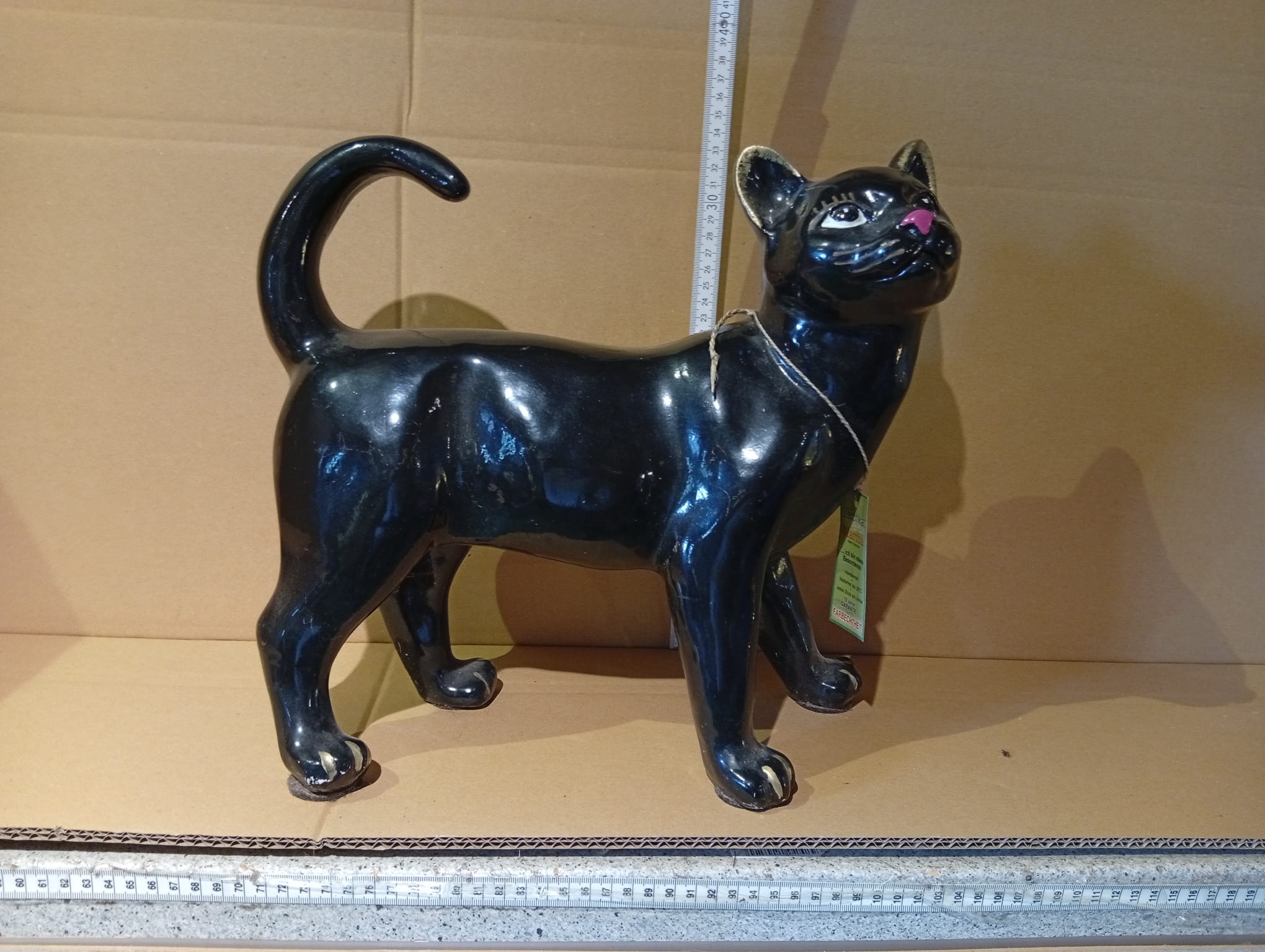 Katze aus Kunstharz stehend - schwarz mit Akzenten