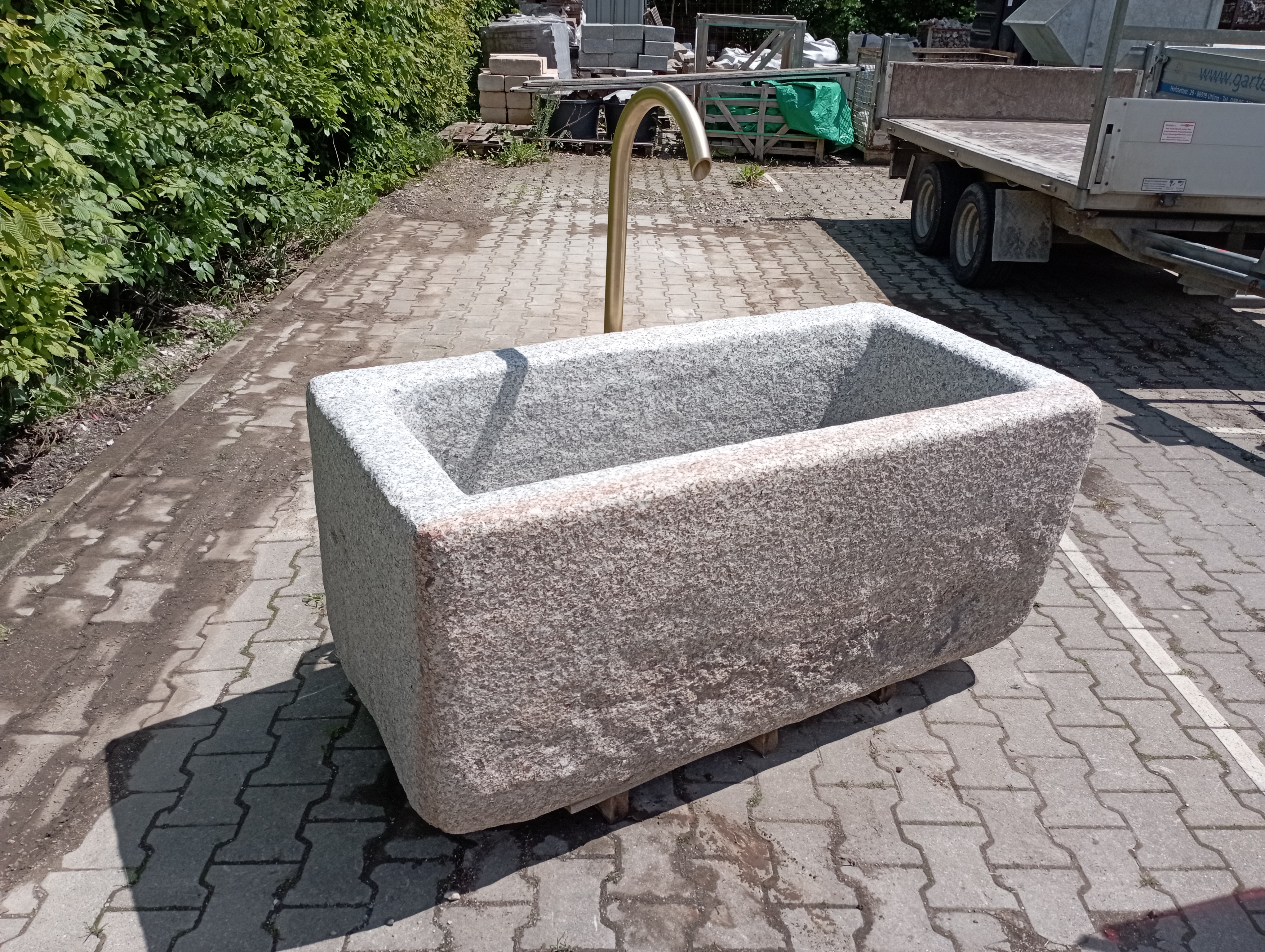 Brunnen aus Granit Rechteckig [2026-01] (Einzelstück) | mit Umlaufsysstem komplett montiert