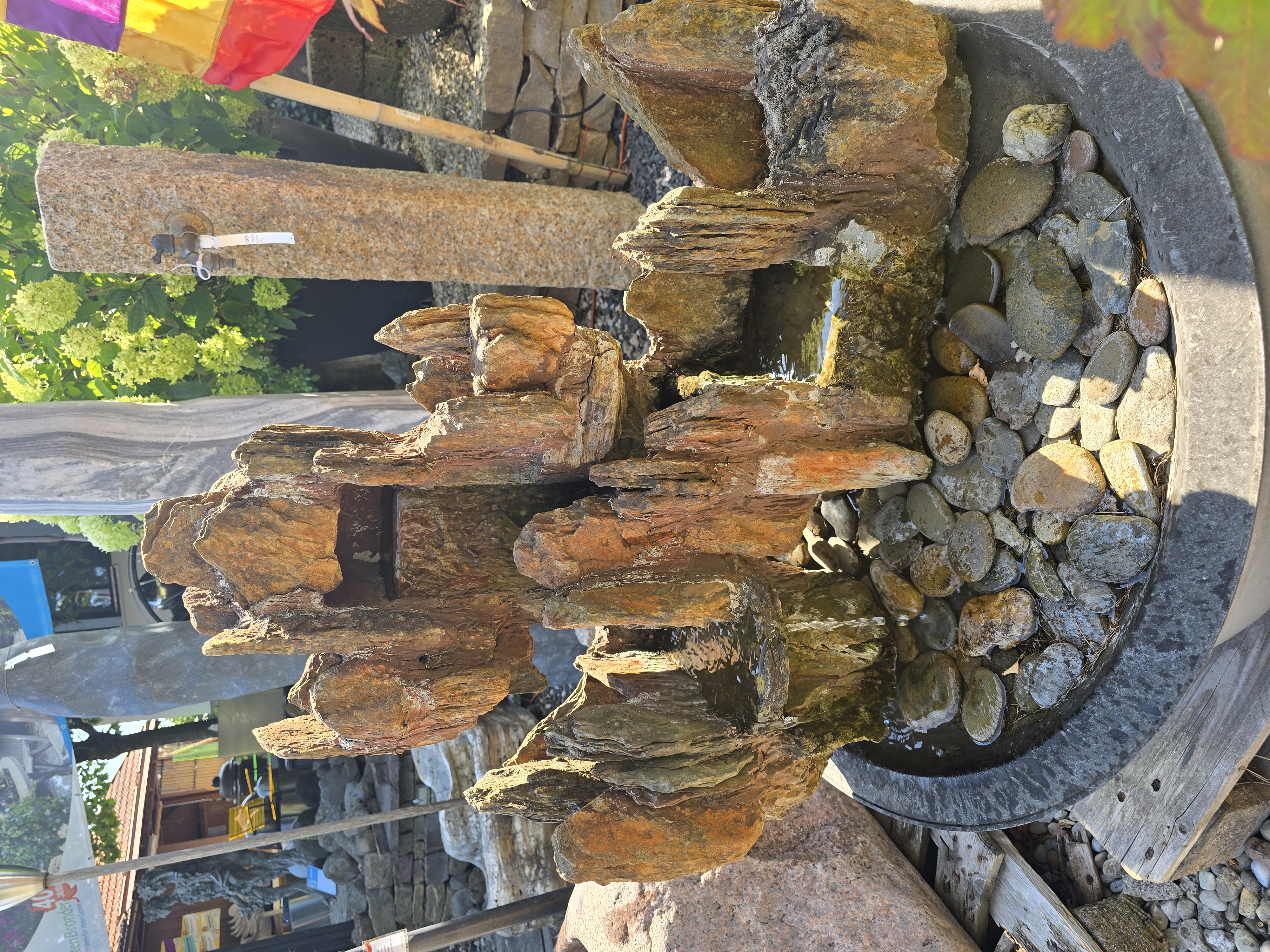 Brunnen aus Stein komplett mit Pumpe - Kaskadenartiger Wasserfall