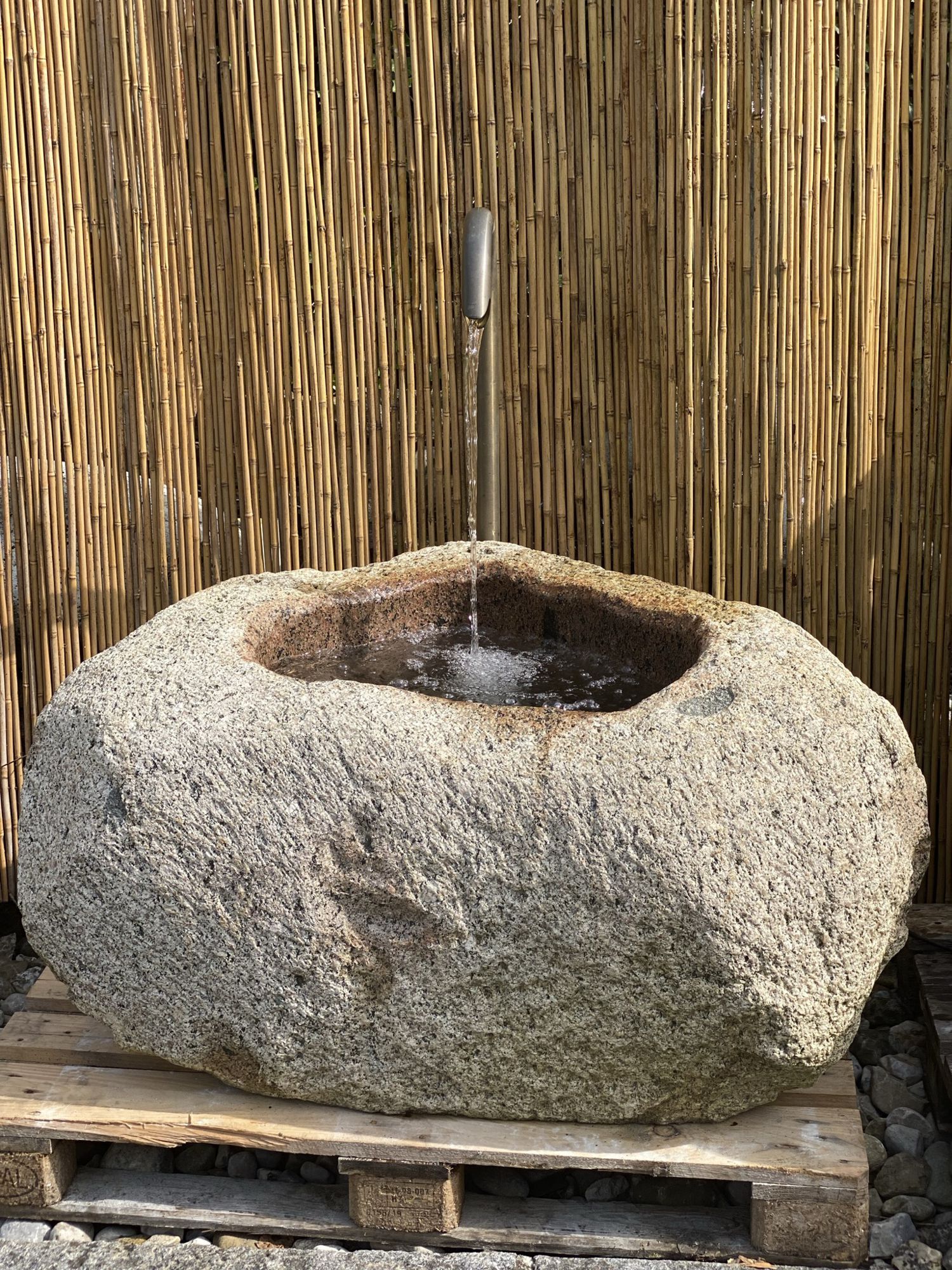 Flusskieselbrunnen / Steintrog [37] (Einzelstück) | mit Umlaufsysstem und Zisternenanschluß