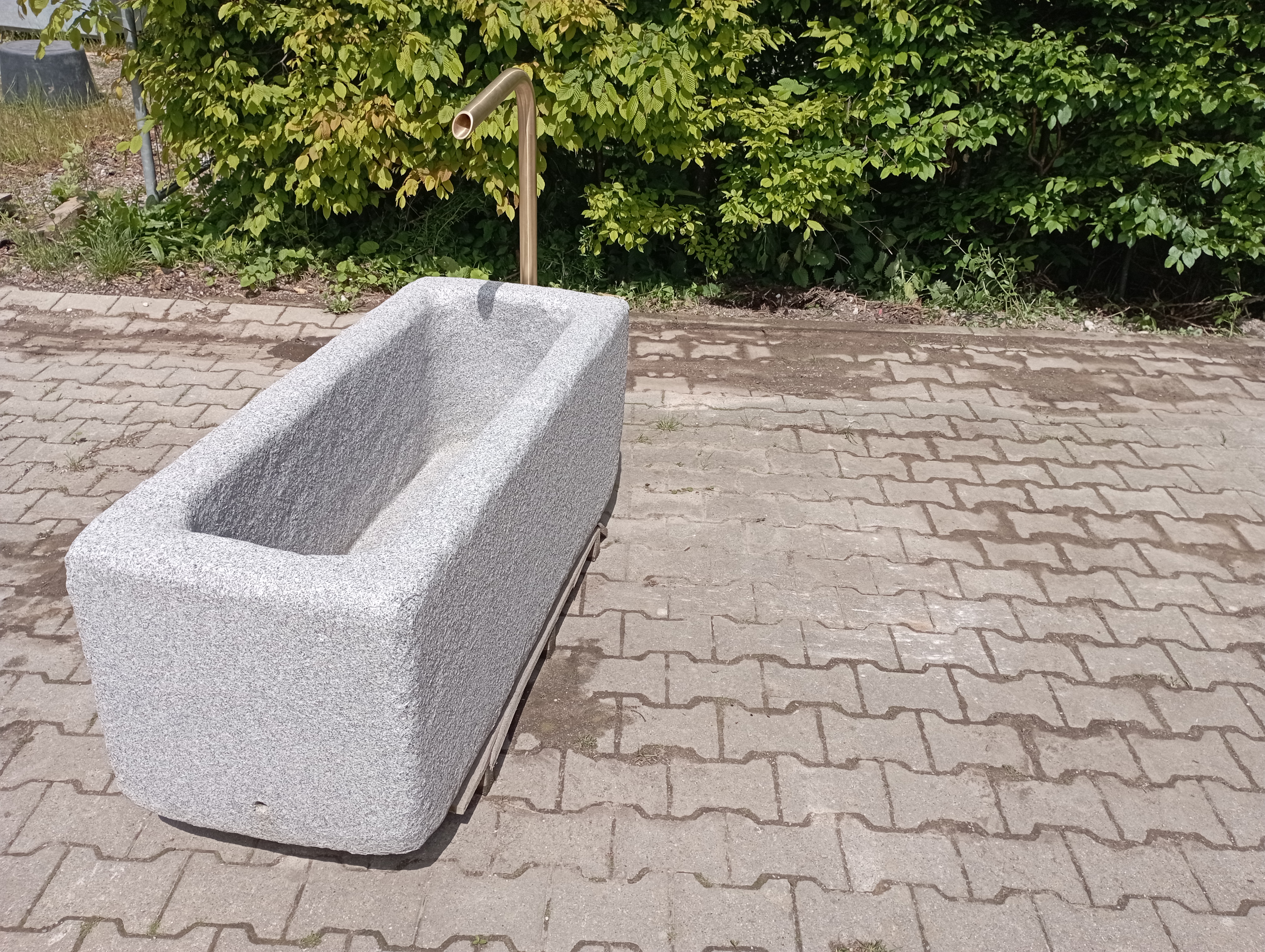 Brunnen aus Granit Rechteckig [2026-05] (Einzelstück) | mit Umlaufsysstem komplett montiert 