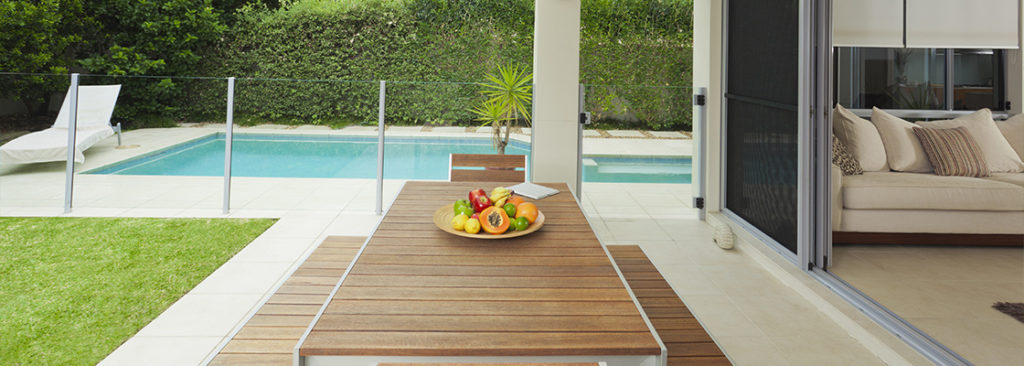 © zstock/Shutterstock.com Sichtschutz-Ideen für den Pool - So bleibt Ihre Wohlfühloase ungestört